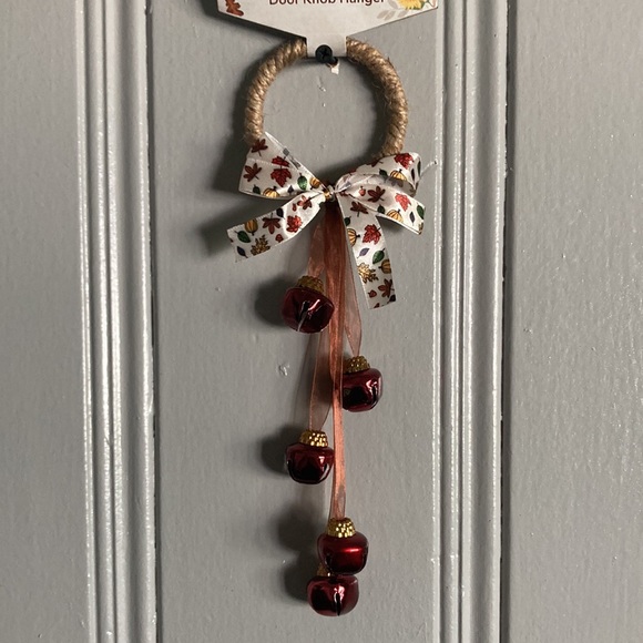 NWT Beautiful Fall Harvest Door Knob Hanger w/ Dark Purplish Brown Bells & Bow - Picture 3 of 8